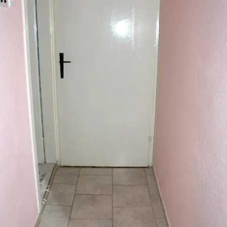By The Sea Duce, - 3063 Guest house